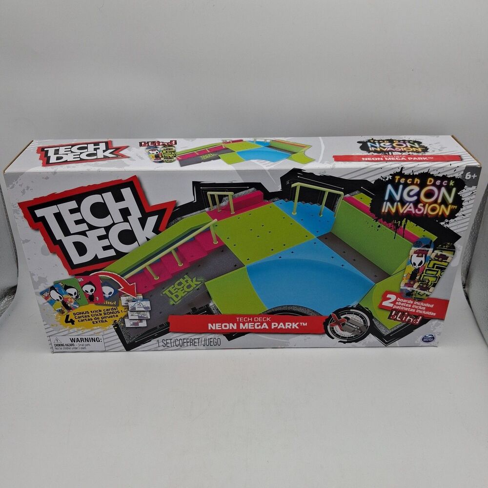 New TECH DECK Neon Mega Park Glow in Dark Set 2 Fingerboards 4 Bonus Trick Cards